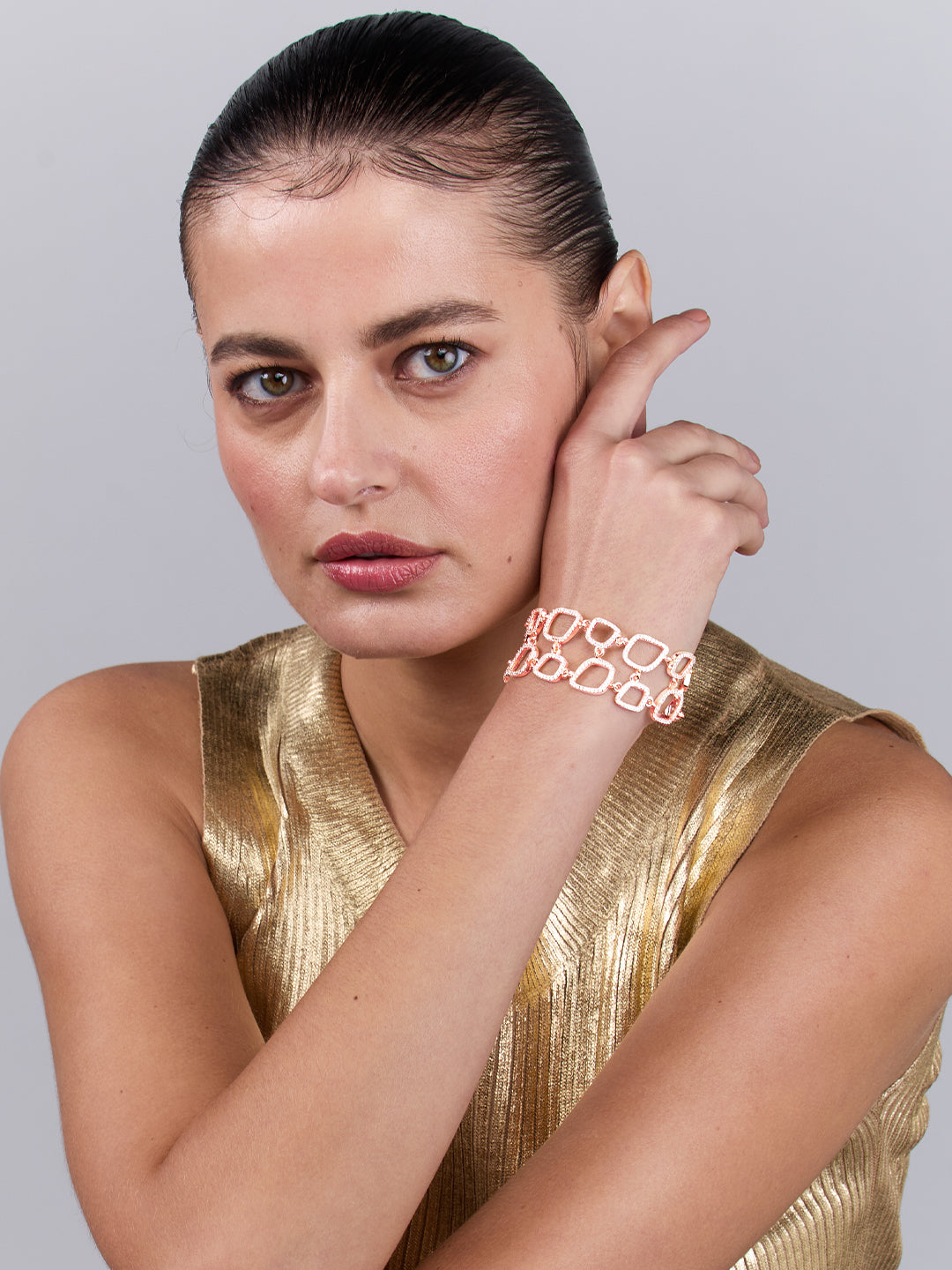 AIKA BY MINUTIAE Women Brass Gold-Plated Link Bracelet