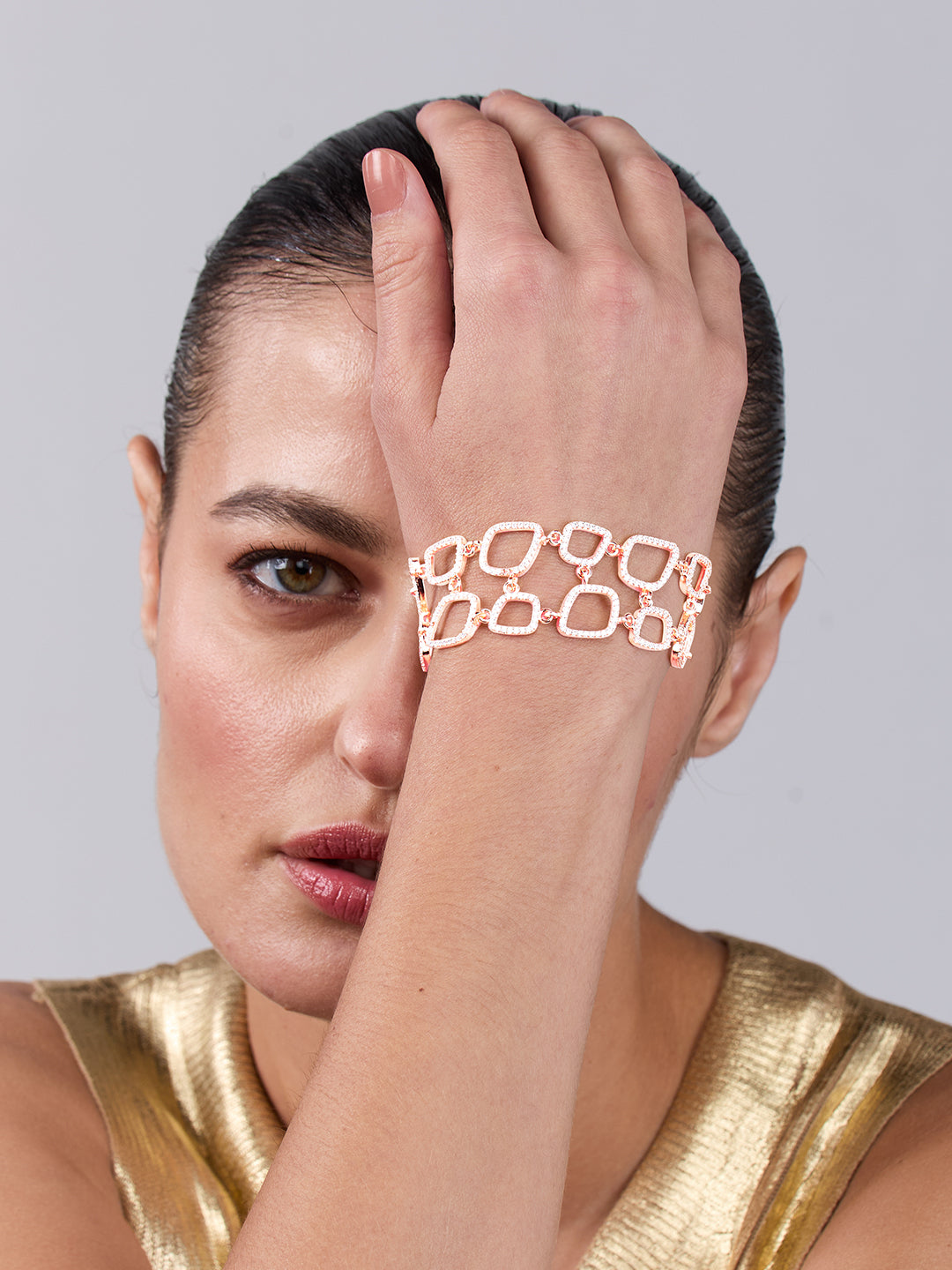 AIKA BY MINUTIAE Women Brass Gold-Plated Link Bracelet