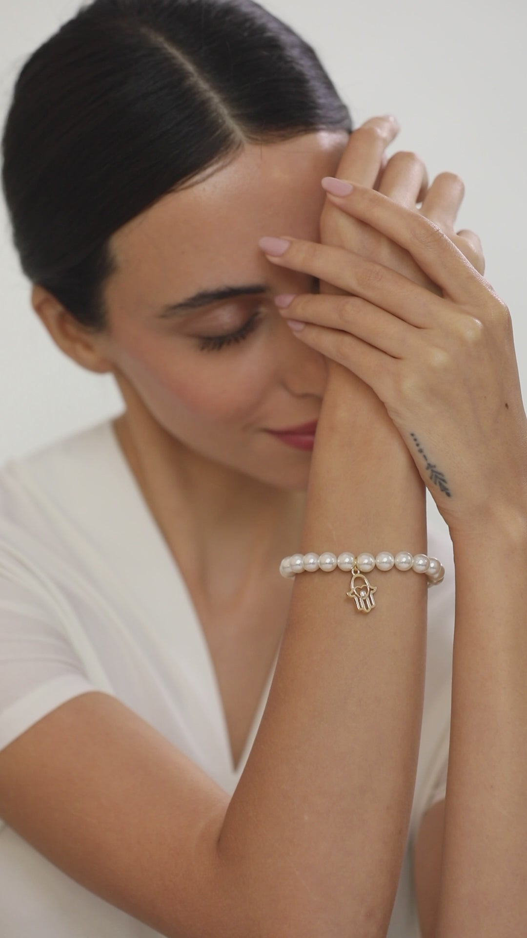 MINUTIAE Women White Pearls Gold-Plated Elasticated Bracelet